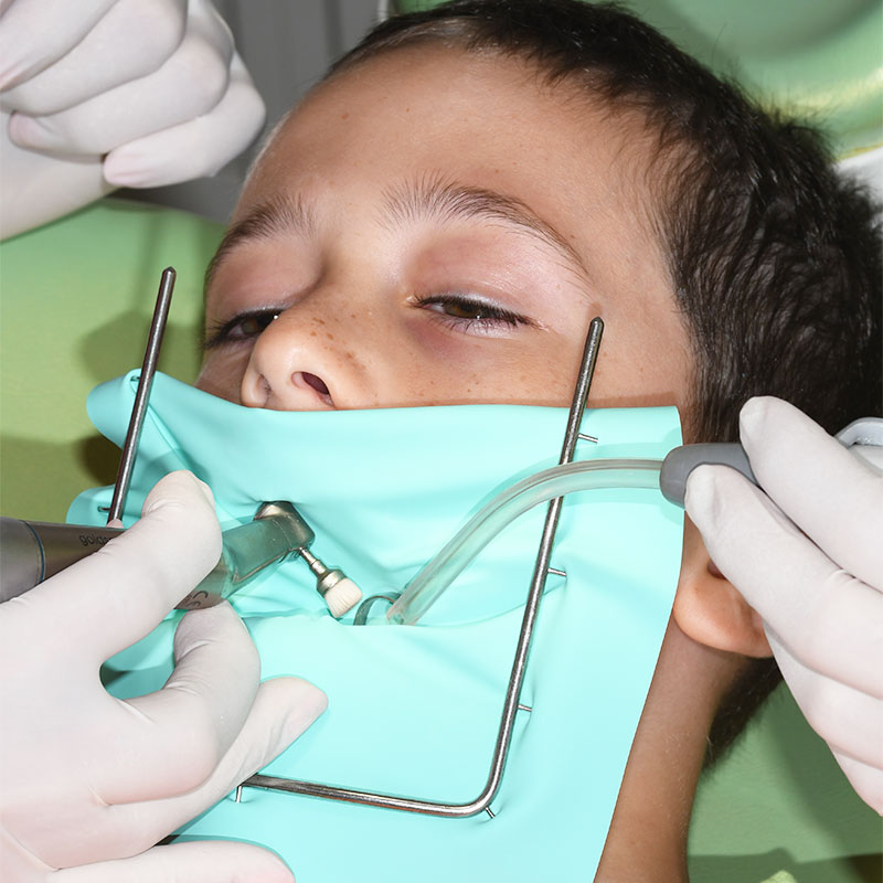 Bambino visita dal dentista